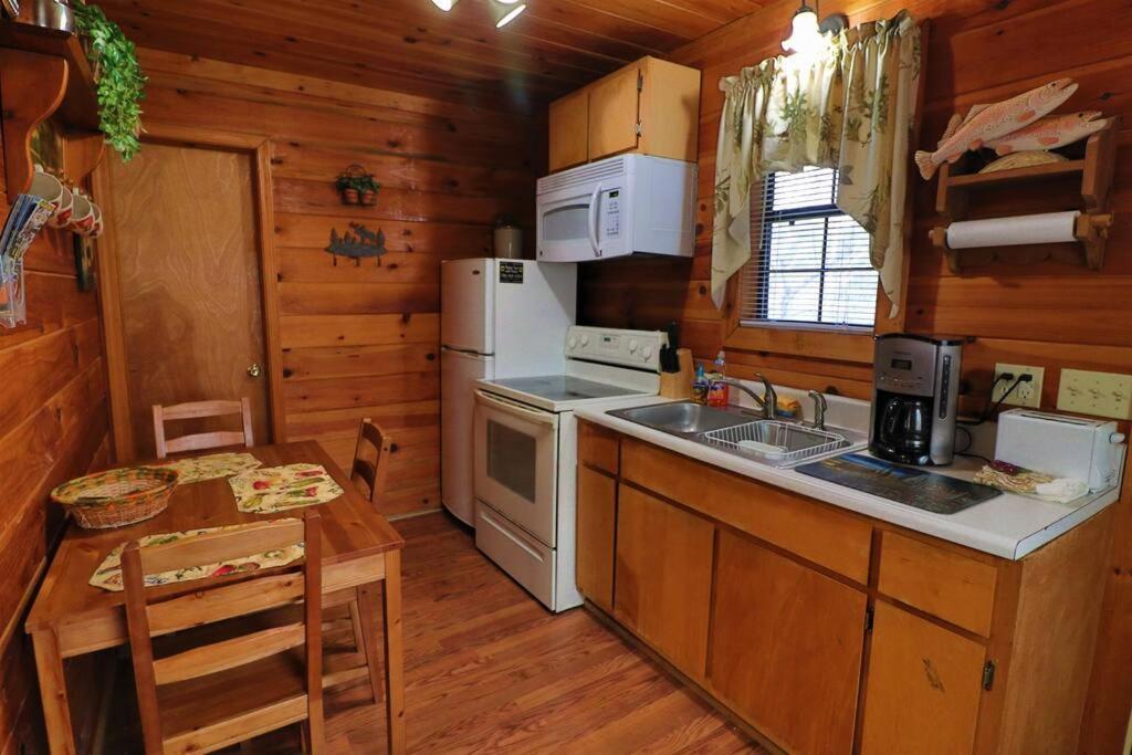Mountain Cabin 2B Jacuzzi #10 Хелен Экстерьер фото
